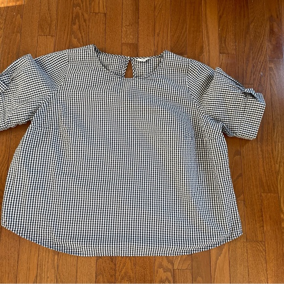 crown & ivy Tops - Crown & Ivy Blue white Gingham Top ~ 3x